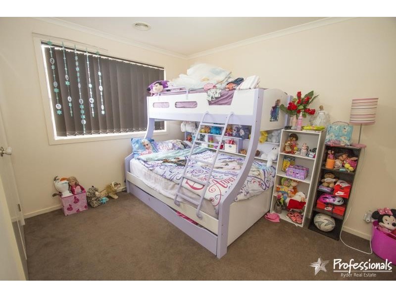 2 Jeune Place, Kurunjang VIC 3337