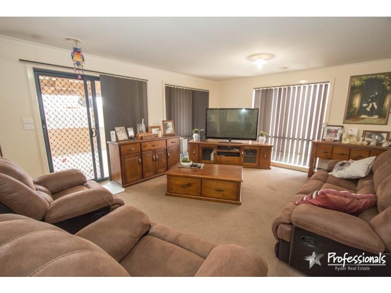 2 Jeune Place, Kurunjang VIC 3337