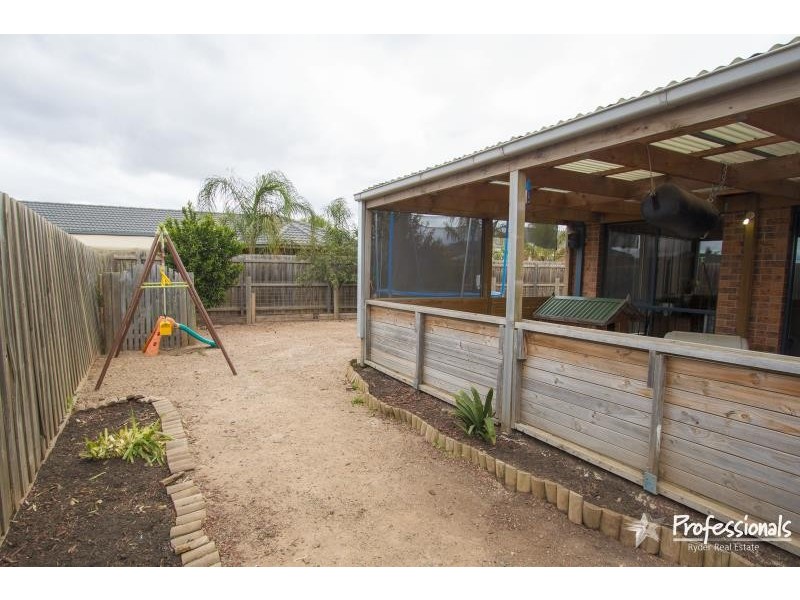 2 Jeune Place, Kurunjang VIC 3337