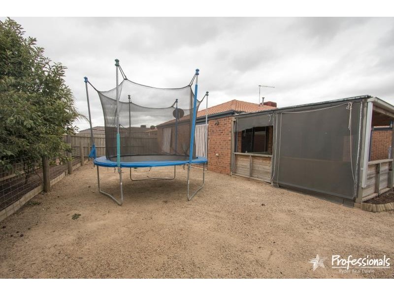 2 Jeune Place, Kurunjang VIC 3337