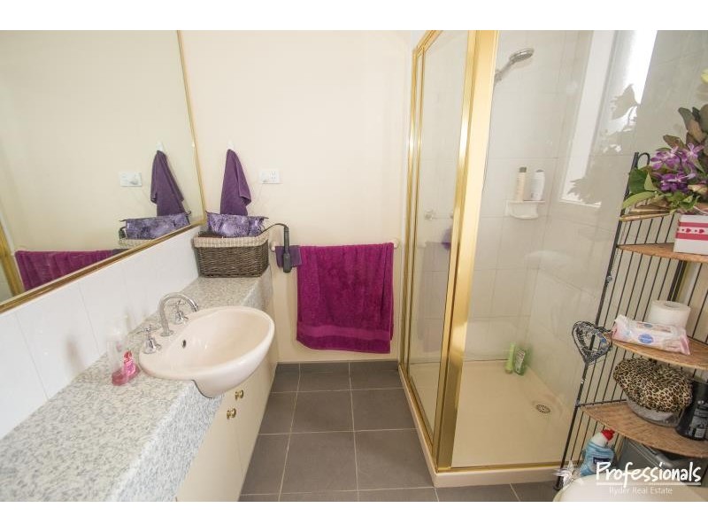 2 Jeune Place, Kurunjang VIC 3337
