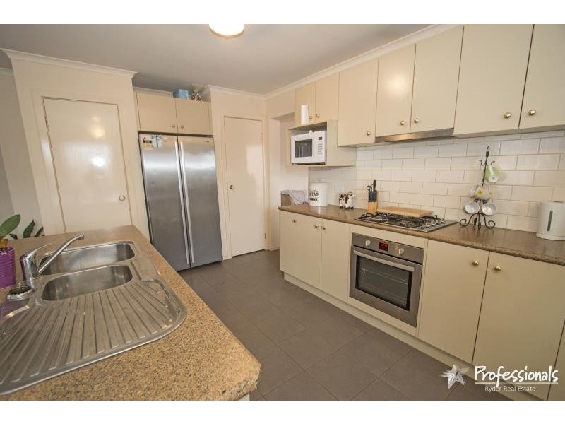 2 Jeune Place, Kurunjang VIC 3337