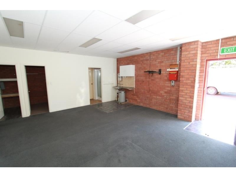 4/10 Collins Road, Melton VIC 3337