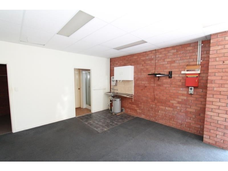 4/10 Collins Road, Melton VIC 3337