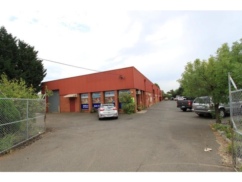 4/10 Collins Road, Melton VIC 3337