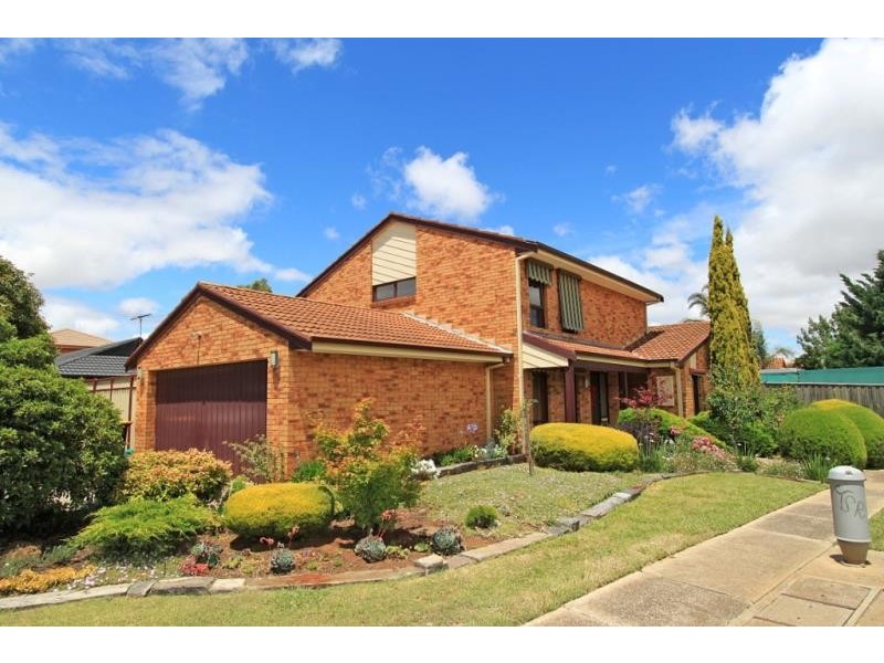 8 Avoca Court, Brookfield VIC 3338