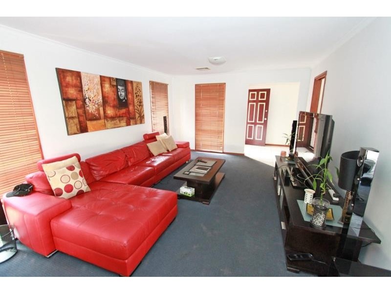 8 Avoca Court, Brookfield VIC 3338