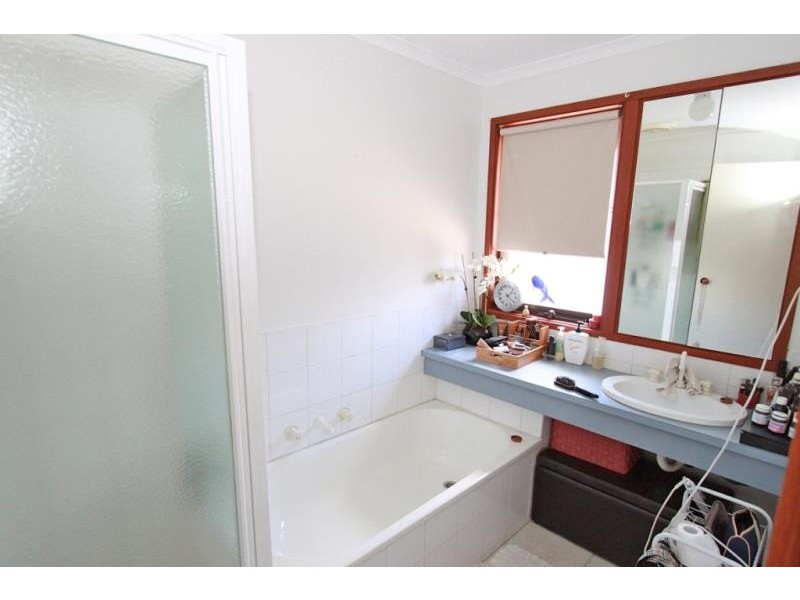 8 Avoca Court, Brookfield VIC 3338