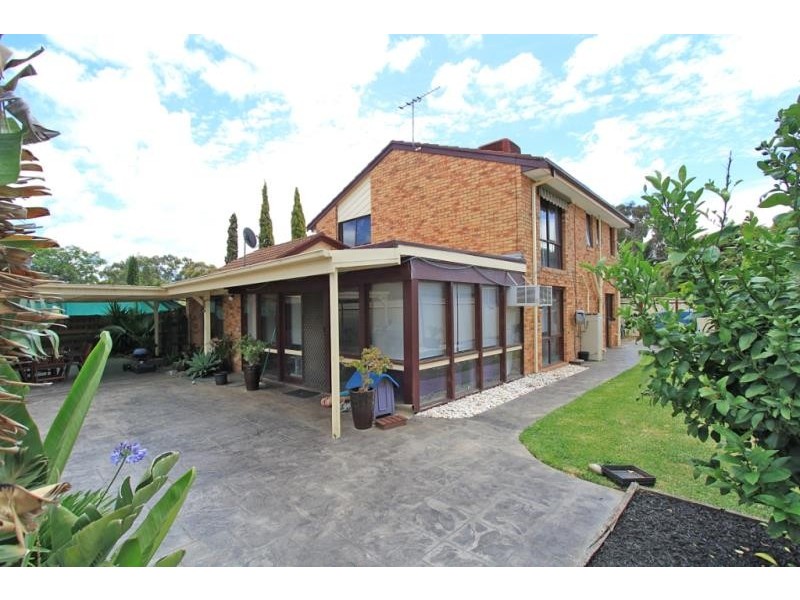 8 Avoca Court, Brookfield VIC 3338