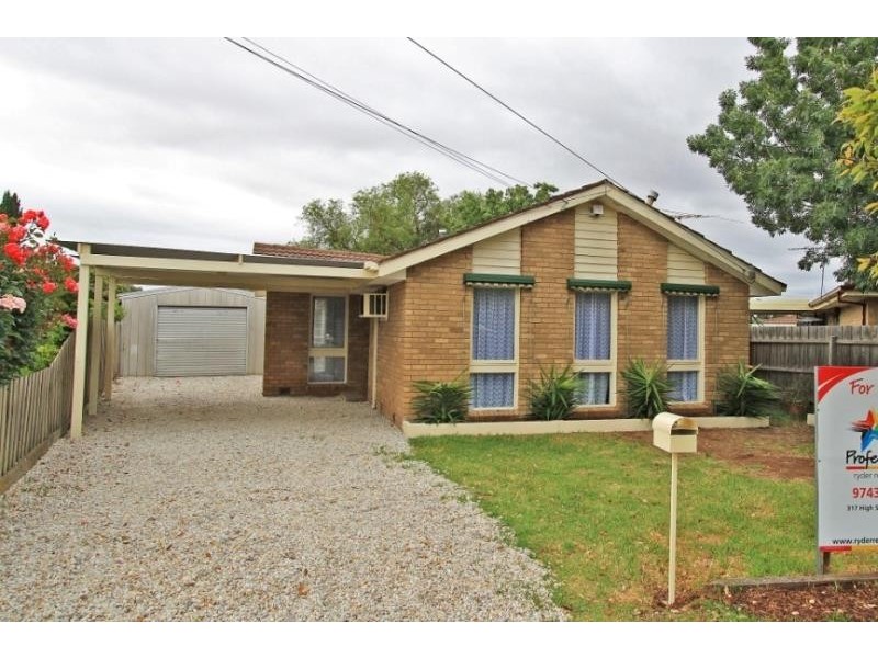 4 Eyre Street, Melton South VIC 3338