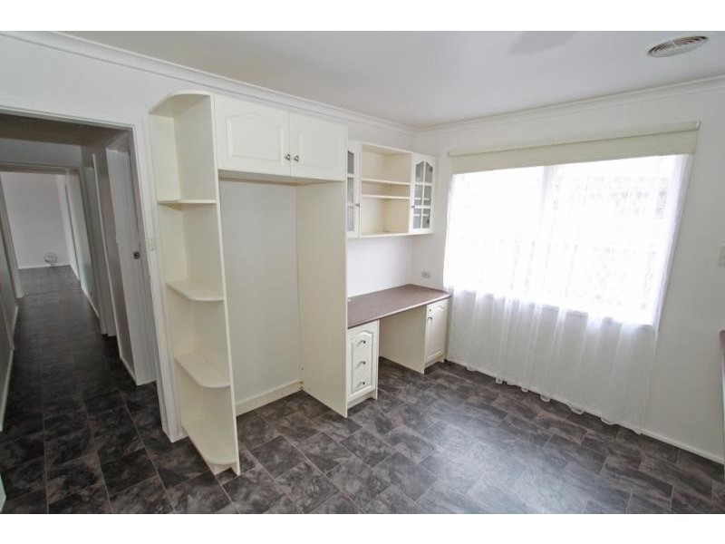 4 Eyre Street, Melton South VIC 3338