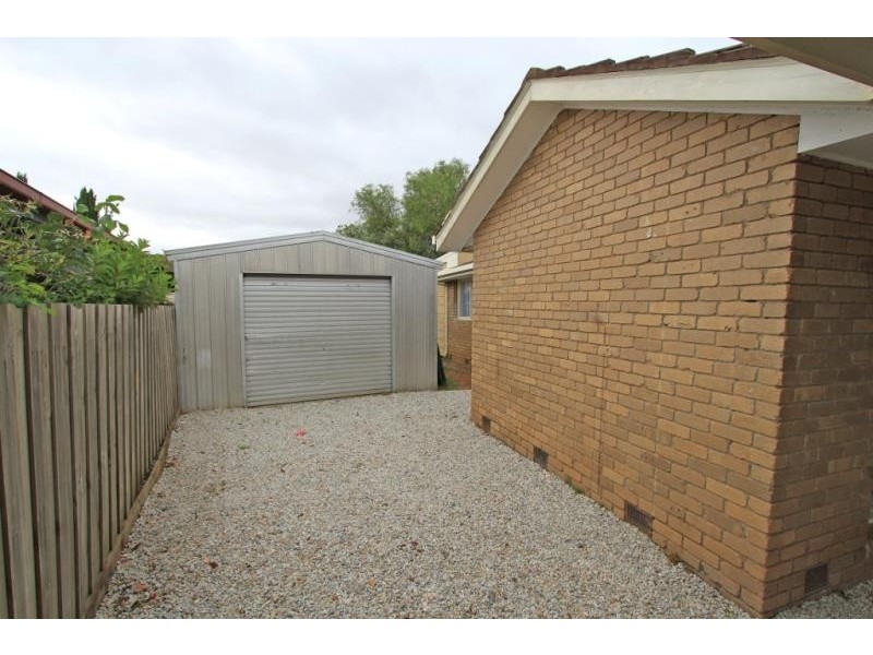 4 Eyre Street, Melton South VIC 3338
