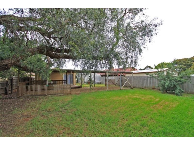 4 Eyre Street, Melton South VIC 3338