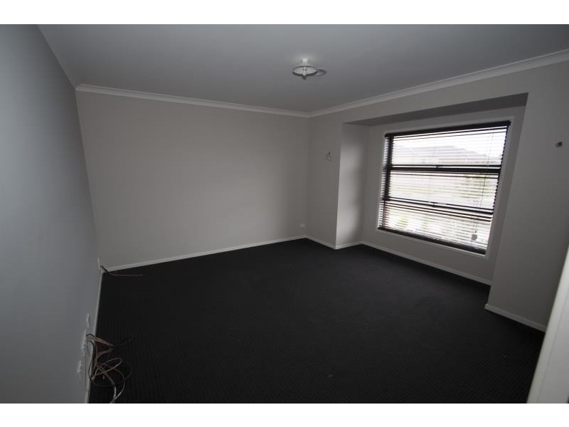 13 Toogoolawah Drive, Melton South VIC 3338