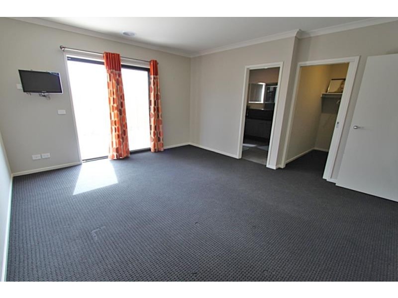 13 Toogoolawah Drive, Melton South VIC 3338