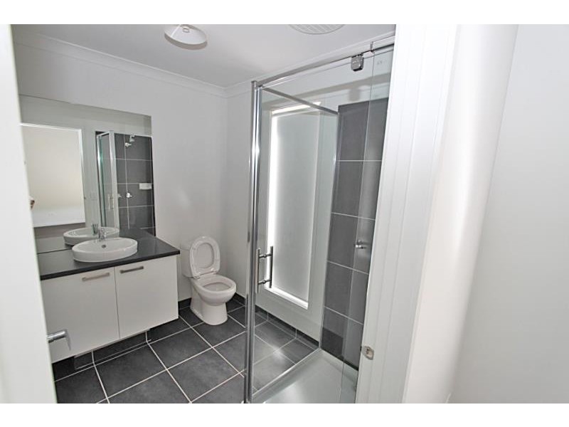 42 Mapleton Boulevard, Melton South VIC 3338