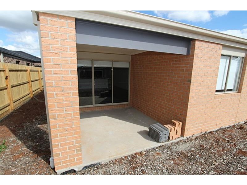 42 Mapleton Boulevard, Melton South VIC 3338