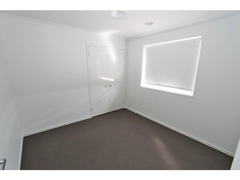 42 Mapleton Boulevard, Melton South VIC 3338