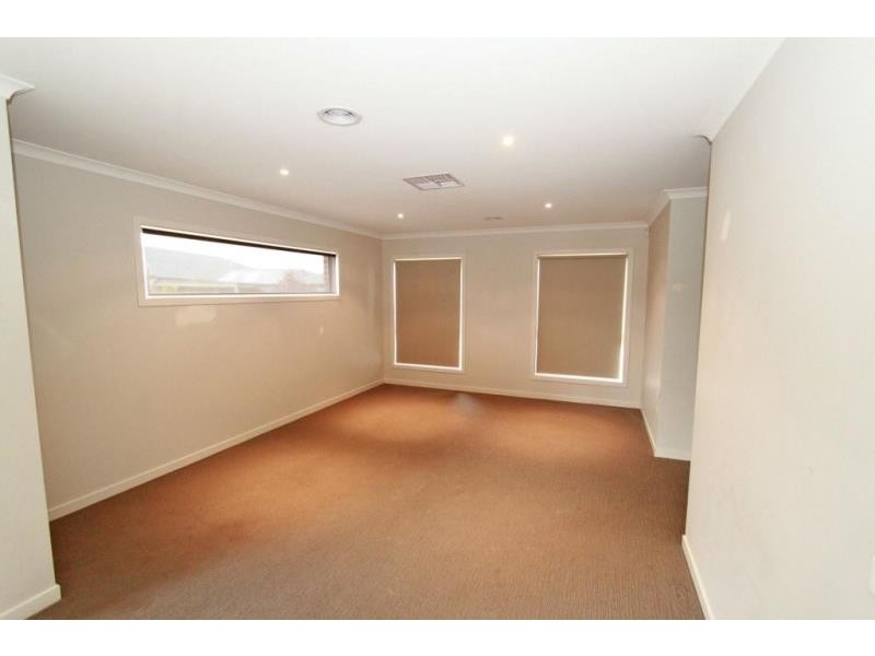 7 Willow court, Melton West VIC 3337