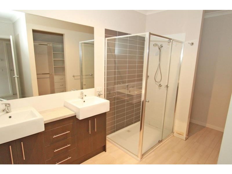 7 Willow court, Melton West VIC 3337