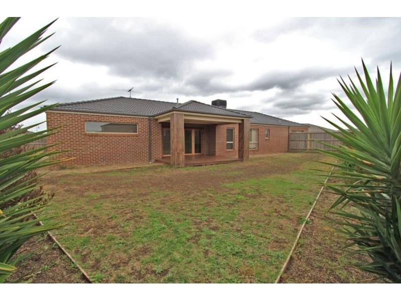 7 Willow court, Melton West VIC 3337
