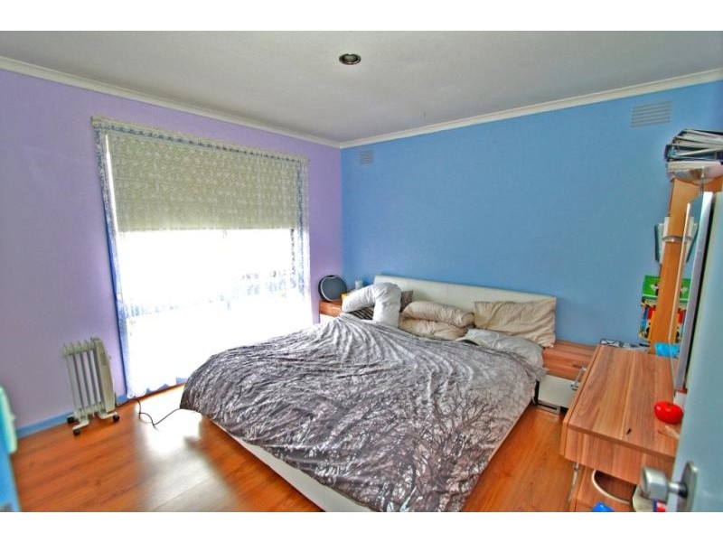 16 Oldershaw Road, Melton VIC 3337