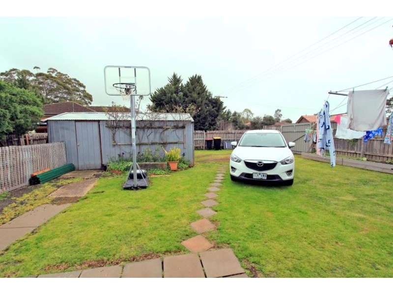 16 Oldershaw Road, Melton VIC 3337