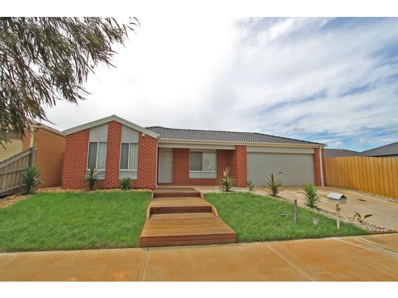 19 Turf Club Boulevard, Melton South VIC 3338