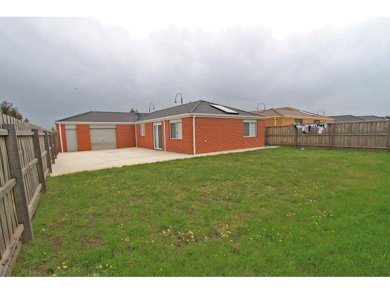 19 Turf Club Boulevard, Melton South VIC 3338