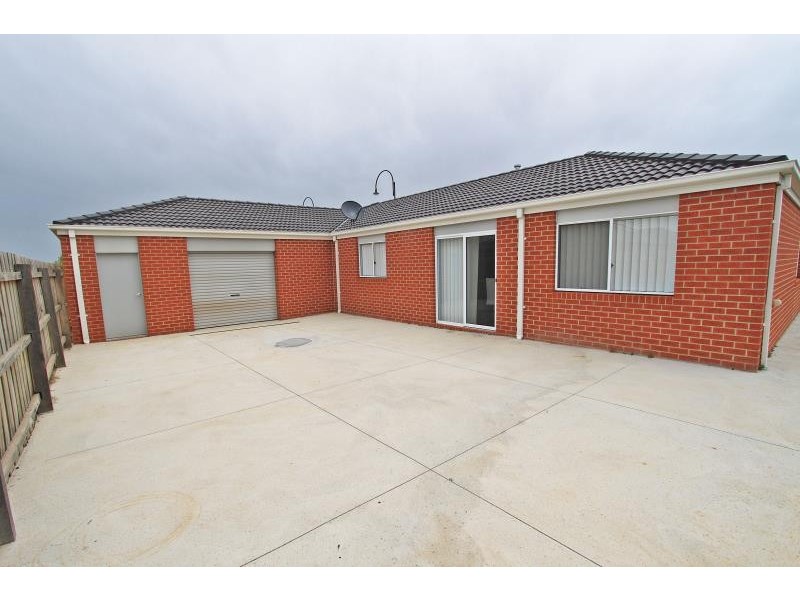 19 Turf Club Boulevard, Melton South VIC 3338