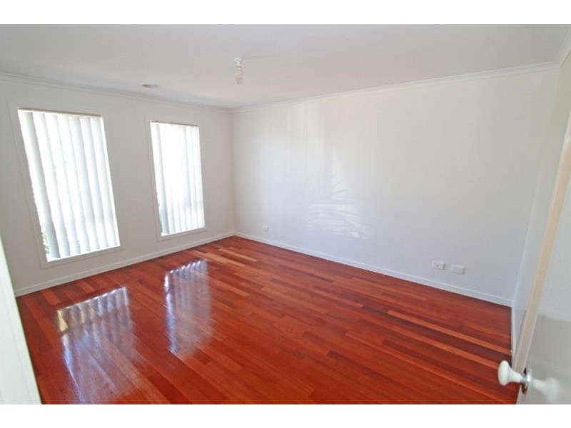 19 Turf Club Boulevard, Melton South VIC 3338