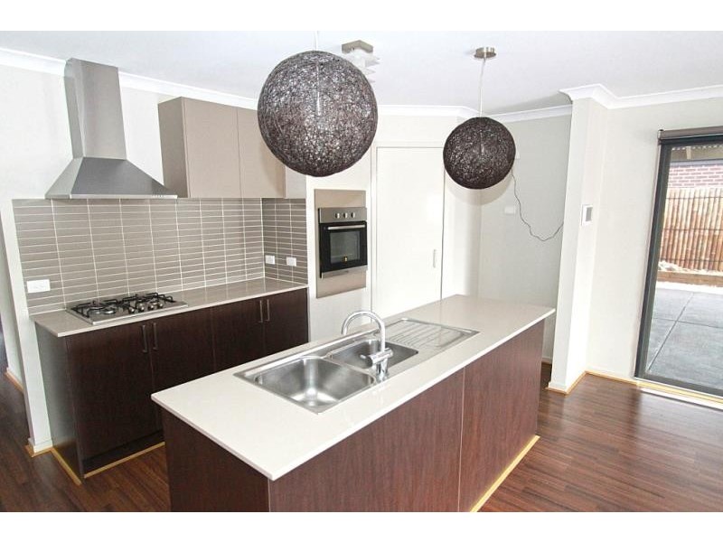 32 Merrystowe Way, Melton West VIC 3337