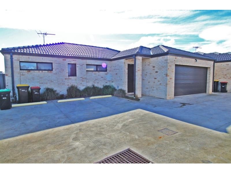 12/21-29 Lakewood Boulevard, Melton VIC 3337