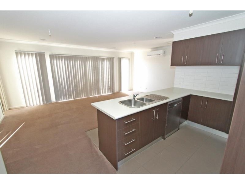 12/21-29 Lakewood Boulevard, Melton VIC 3337