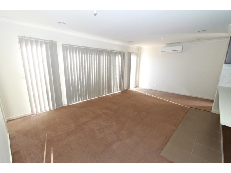 12/21-29 Lakewood Boulevard, Melton VIC 3337