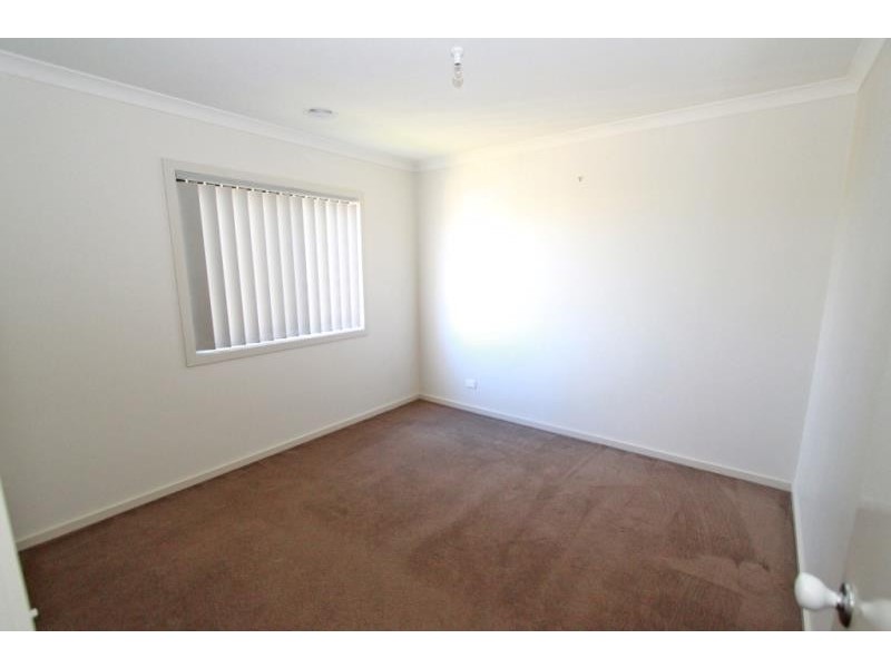 12/21-29 Lakewood Boulevard, Melton VIC 3337