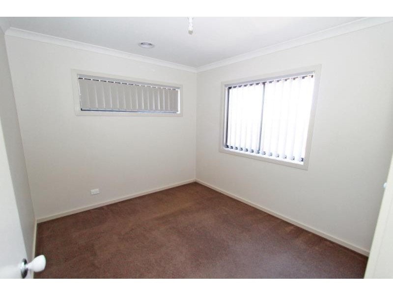 12/21-29 Lakewood Boulevard, Melton VIC 3337