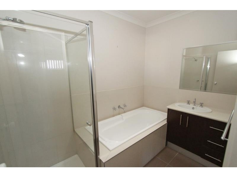 12/21-29 Lakewood Boulevard, Melton VIC 3337