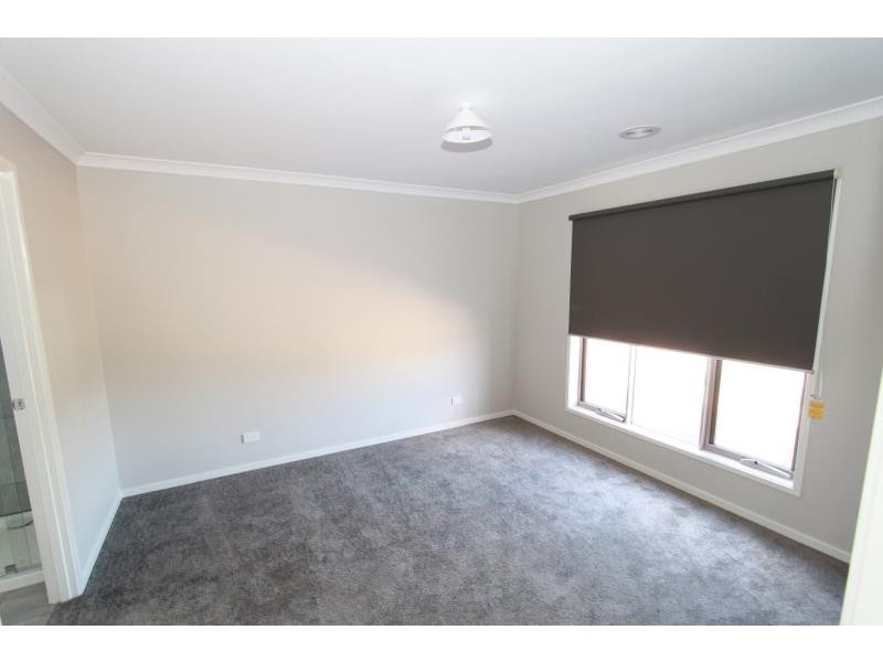 12 Ryebank Street, Melton South VIC 3338