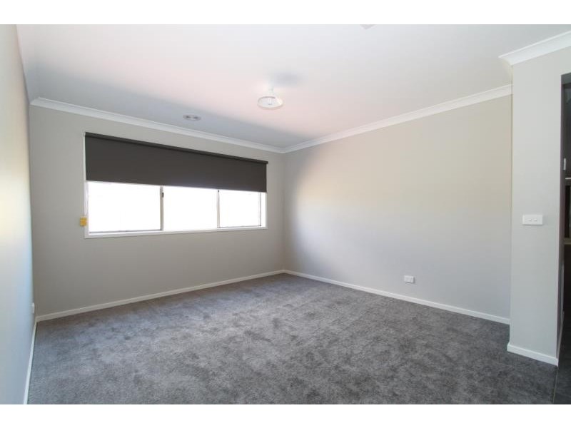 12 Ryebank Street, Melton South VIC 3338