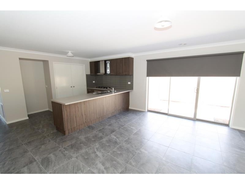 12 Ryebank Street, Melton South VIC 3338