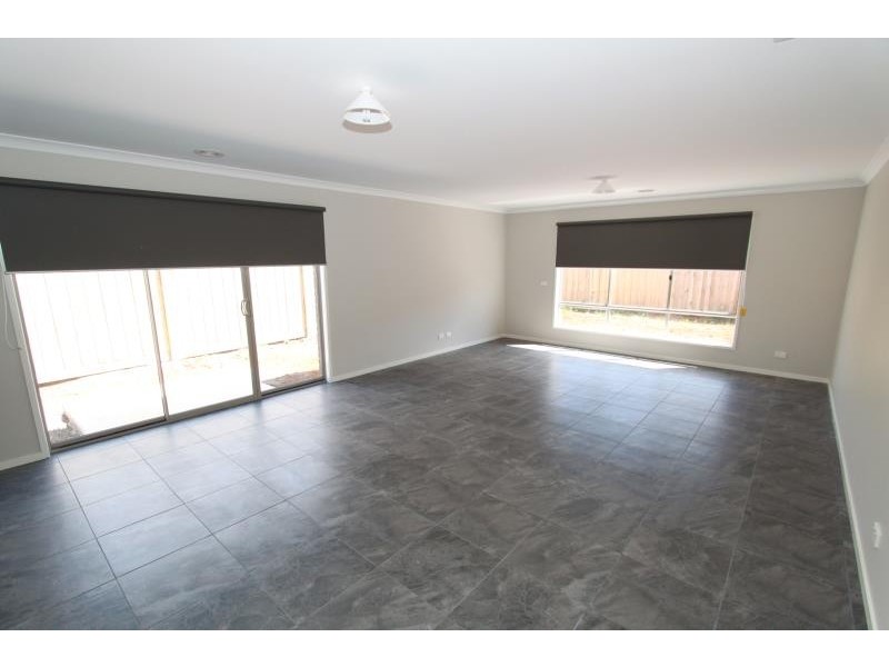 12 Ryebank Street, Melton South VIC 3338