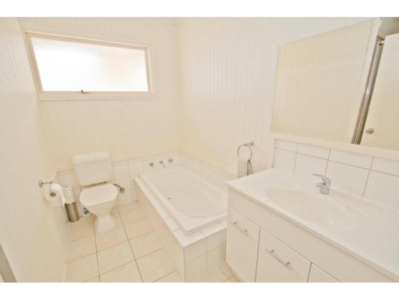 2 Raleighs Road, Melton, Melton VIC 3337