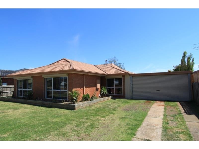 4 Strachan Place, Melton South VIC 3338