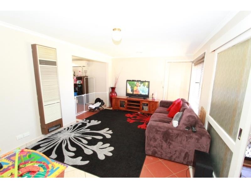 4 Strachan Place, Melton South VIC 3338