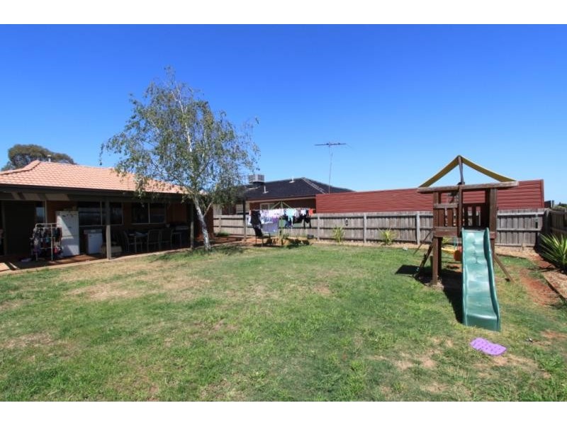 4 Strachan Place, Melton South VIC 3338