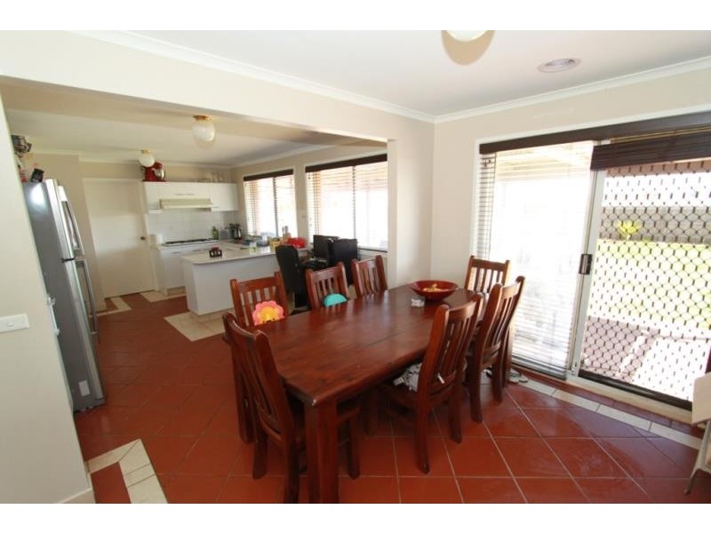 4 Strachan Place, Melton South VIC 3338