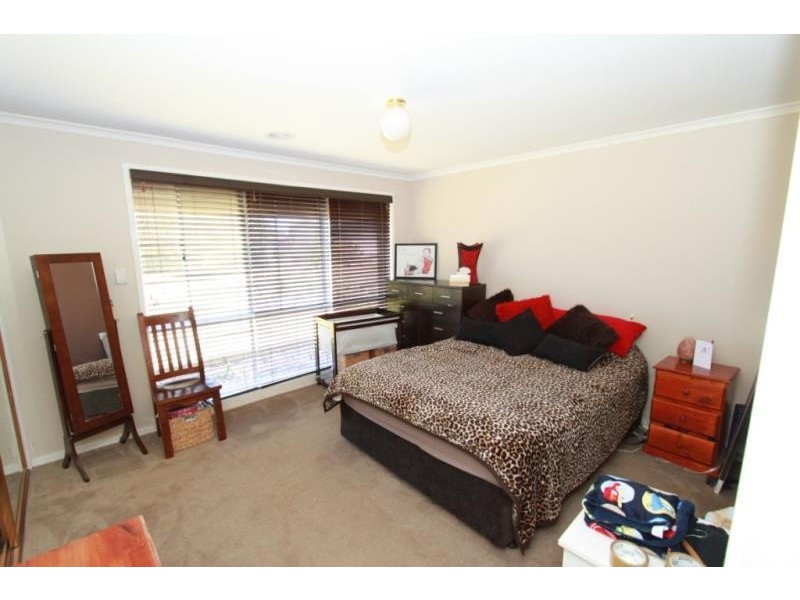 4 Strachan Place, Melton South VIC 3338