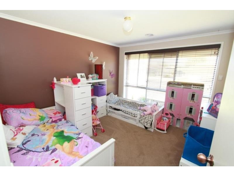 4 Strachan Place, Melton South VIC 3338