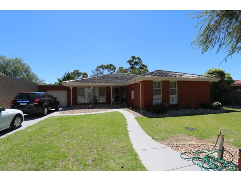 6 Lincoln Way, Melton West VIC 3337